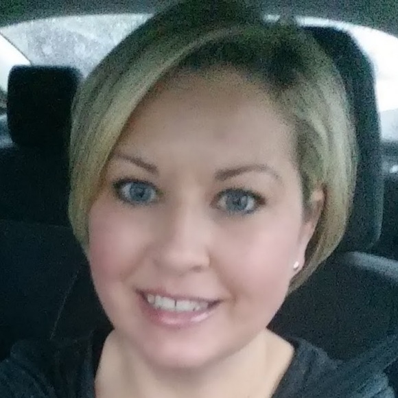 Meet your Posher, Stacie - Picture 1 of 1